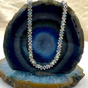 16”ElegantSilverNecklace W/Four Petal Flowers AlternatingWithSparkling Crystals